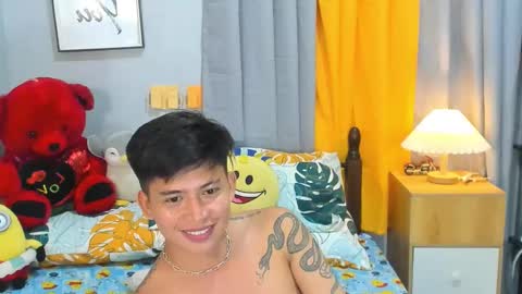 Snapshot of mr_swe3t0oth chatting on 03.09.25 KYLE online show from 03.09.25