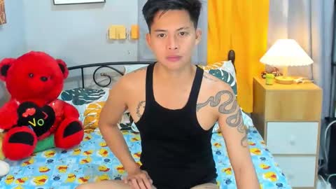 Snapshot of mr_swe3t0oth chatting on 03.10.25 KYLE online show from 03.10.25