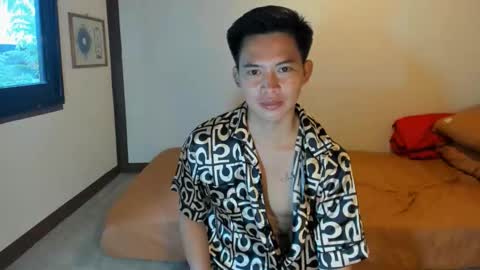 Snapshot of mr_swe3t0oth chatting on 09.22.25 KYLE online show from 09.22.25