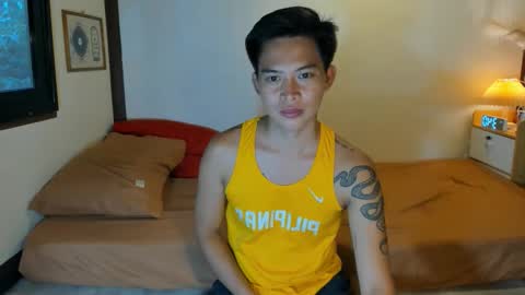 Snapshot of mr_swe3t0oth chatting on 09.30.25 KYLE online show from 09.30.25