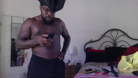 Snapshot of mrbigdthomas chatting on 10.14.25 MrBigDThomas online show from 10.14.25