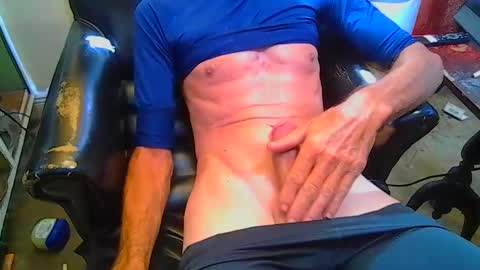 Snapshot of mrbiggirth69 chatting on 09.21.25 mrbiggirth69 online show from 09.21.25