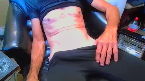 Snapshot of mrbiggirth69 chatting on 11.14.25 mrbiggirth69 online show from 11.14.25