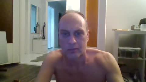 Snapshot of mrhandsomelovee chatting on 03.12.25 Nikola online show from 03.12.25
