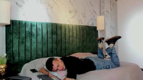 Snapshot of mrjustin_ chatting on 10.17.25 mrjustin_ online show from 10.17.25