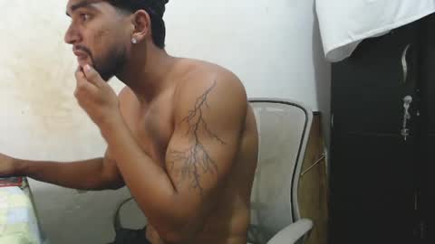 Snapshot of mrlevrone1 chatting on 06.04.26 Mrlevrone1 online show from 06.04.26