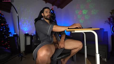 Snapshot of mrlouiss chatting on 12.12.24 Luis Instagram online show from 12.12.24