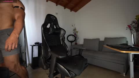 Snapshot of mrlouiss chatting on 02.01.25 Luis Instagram online show from 02.01.25