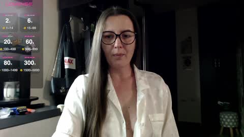 Snapshot of mrs__le chatting on 01.04.25 Lara online show from 01.04.25