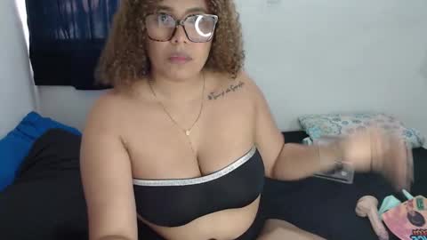 Snapshot of mrs_afroditha chatting on 02.19.26 mrs_afroditha online show from 02.19.26