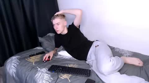 Snapshot of mrsexycum4u chatting on 12.10.24 Adam online show from 12.10.24