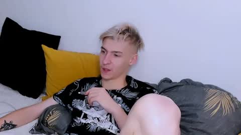 Snapshot of mrsexycum4u chatting on 12.12.24 Adam online show from 12.12.24