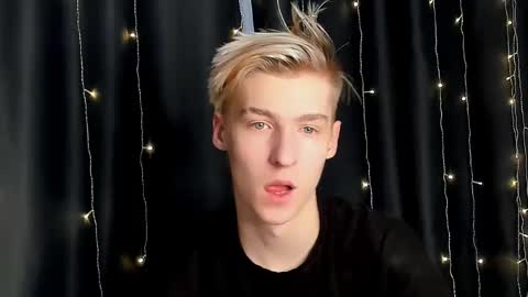 Snapshot of mrsexycum4u chatting on 12.23.24 Adam online show from 12.23.24