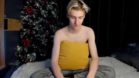 Snapshot of mrsexycum4u chatting on 12.30.24 Adam online show from 12.30.24