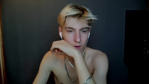 Snapshot of mrsexycum4u chatting on 12.31.24 Adam online show from 12.31.24