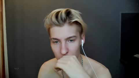 Snapshot of mrsexycum4u chatting on 01.06.25 Adam online show from 01.06.25