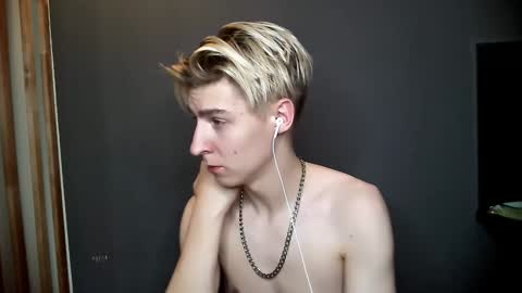 Snapshot of mrsexycum4u chatting on 01.12.25 Adam online show from 01.12.25