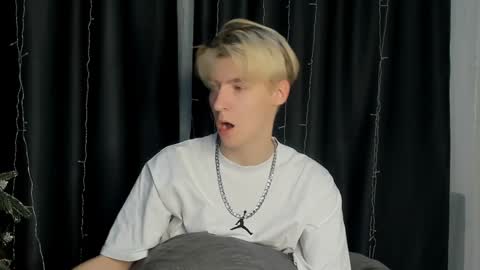 Snapshot of mrsexycum4u chatting on 02.01.25 Adam online show from 02.01.25