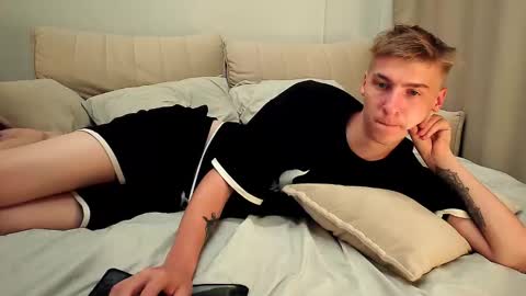 Snapshot of mrsexycum4u chatting on 09.09.25 Adam online show from 09.09.25