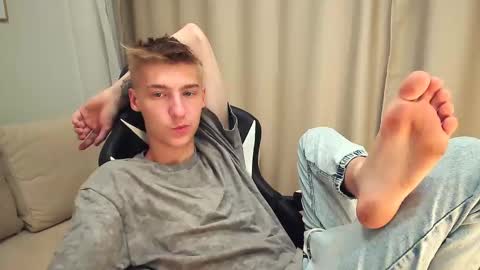 Snapshot of mrsexycum4u chatting on 09.12.25 Adam online show from 09.12.25