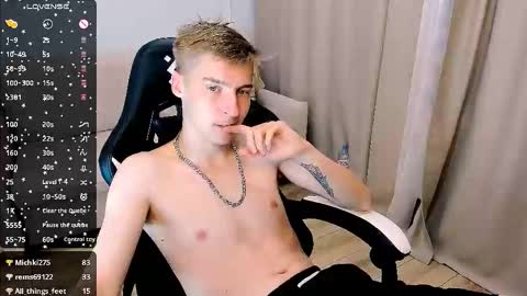 Snapshot of mrsexycum4u chatting on 10.02.25 Adam online show from 10.02.25