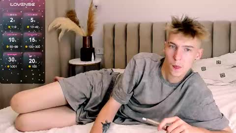 Snapshot of mrsexycum4u chatting on 10.10.25 Adam online show from 10.10.25