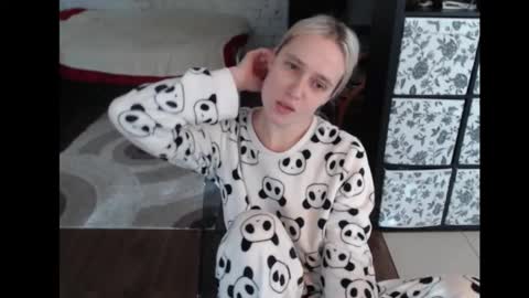 Snapshot of mrsluck chatting on 09.30.25 Sasha online show from 09.30.25