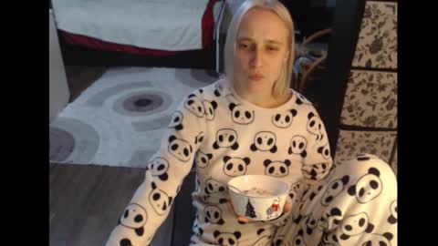 Snapshot of mrsluck chatting on 10.01.25 Sasha online show from 10.01.25