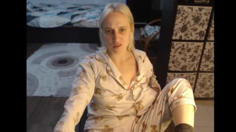 Snapshot of mrsluck chatting on 10.15.25 Sasha online show from 10.15.25