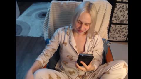 Snapshot of mrsluck chatting on 10.26.25 Sasha online show from 10.26.25