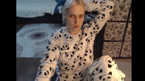 Snapshot of mrsluck chatting on 10.27.25 Sasha online show from 10.27.25