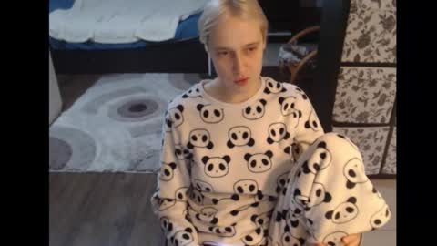 Snapshot of mrsluck chatting on 10.28.25 Sasha online show from 10.28.25