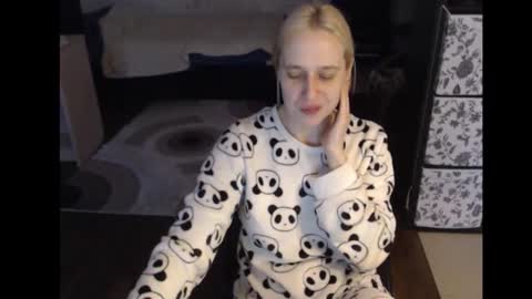 Snapshot of mrsluck chatting on 11.01.25 Sasha online show from 11.01.25