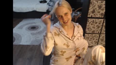 Snapshot of mrsluck chatting on 11.04.25 Sasha online show from 11.04.25