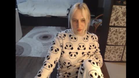 Snapshot of mrsluck chatting on 11.05.25 Sasha online show from 11.05.25