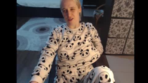 Snapshot of mrsluck chatting on 11.05.25 Sasha online show from 11.05.25