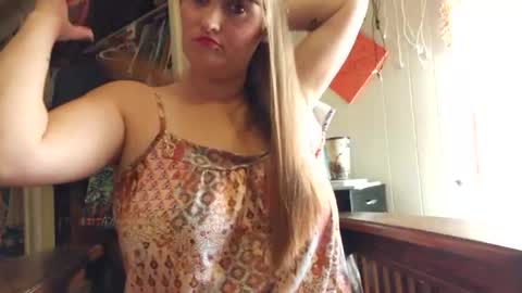 MrsLuna19 online show from 10.15.25