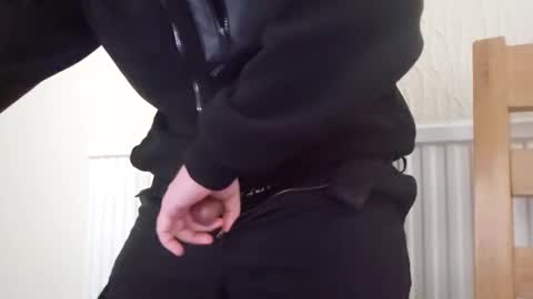 MrTribute online show from 02.04.25