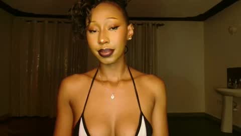 Snapshot of ms_crystal chatting on 10.19.25 ms_crystal online show from 10.19.25