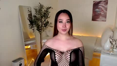 Snapshot of ms_lhaydeebunny chatting on 05.17.26 Evon online show from 05.17.26
