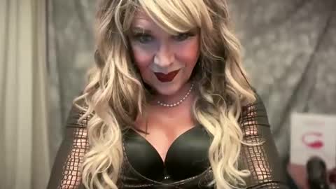 Snapshot of mskarentoy chatting on 10.17.25 mskarentoy online show from 10.17.25