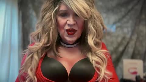 Snapshot of mskarentoy chatting on 10.20.25 mskarentoy online show from 10.20.25