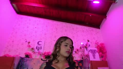 Snapshot of mssburbuja chatting on 10.08.25 Manuela online show from 10.08.25