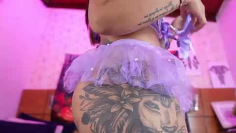 Snapshot of mssburbuja chatting on 10.10.25 Manuela online show from 10.10.25