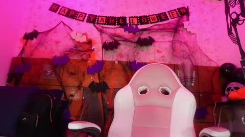 Snapshot of mssburbuja chatting on 10.16.25 Manuela online show from 10.16.25