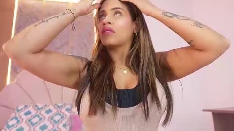 Snapshot of mssburbuja chatting on 11.05.25 Manuela online show from 11.05.25