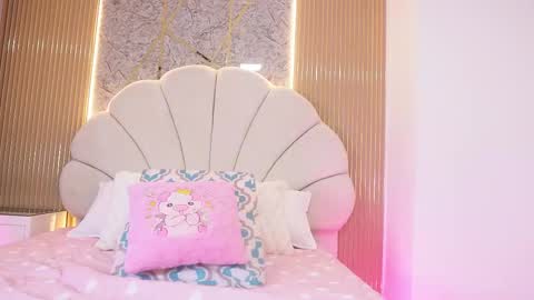 Snapshot of mssburbuja chatting on 11.07.25 Manuela online show from 11.07.25