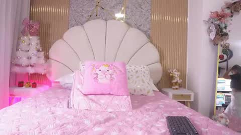 Manuela  online show from 11.21.25