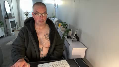 Snapshot of mtb1697 chatting on 09.30.25 mtb1697 online show from 09.30.25