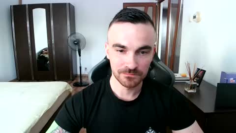 Snapshot of mu5clemania chatting on 07.04.26 Victor online show from 07.04.26
